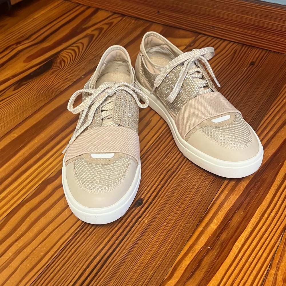 Vaneli Sport Onella Perforated Rhinestone Lace Up Sneakers ~ Size 7.5 M - Picture 2 of 7